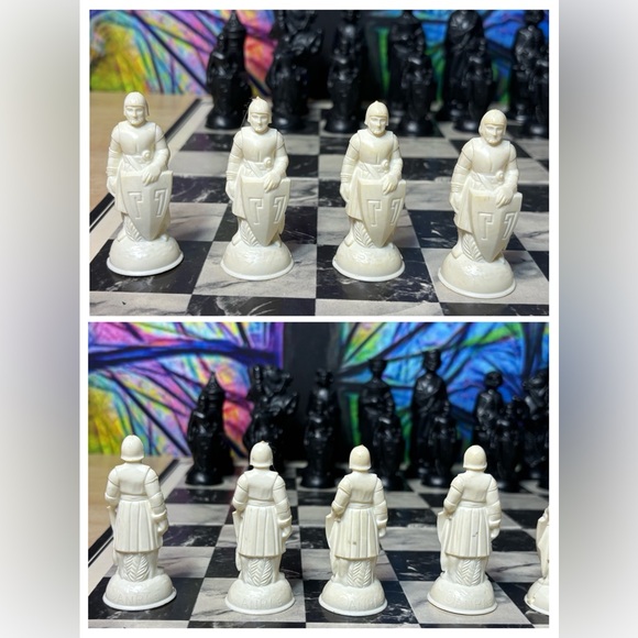 Vintage E.S. Lowe Renaissance Chessmen Set 1979 Complete w/ Board & Box No. 831 - Picture 11 of 16